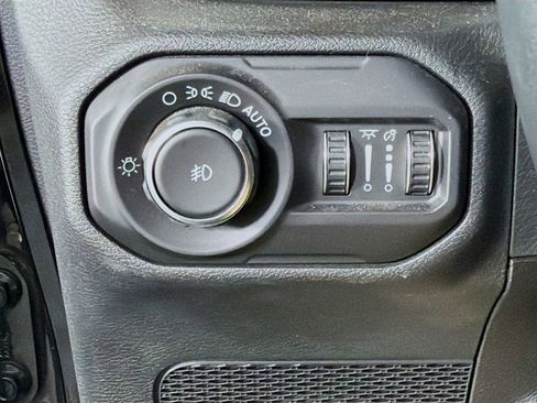 Used 2021 Jeep Wrangler Sport image 11