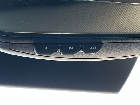 Used 2025 Genesis G70 2.5T image 26