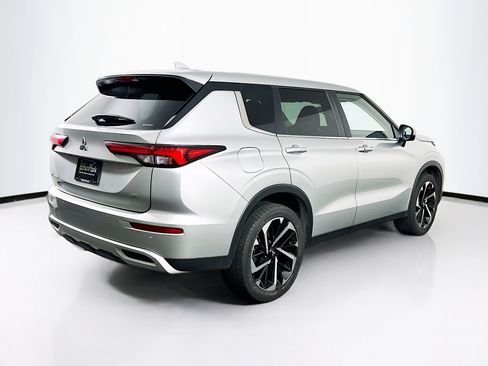 Used 2024 Mitsubishi Outlander SE AWD/4WD image 9
