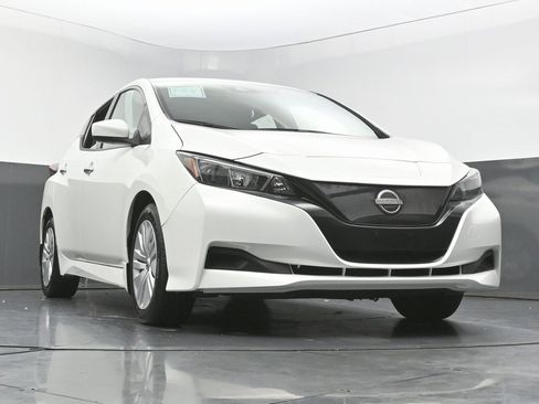 Used 2023 Nissan Leaf S image 52