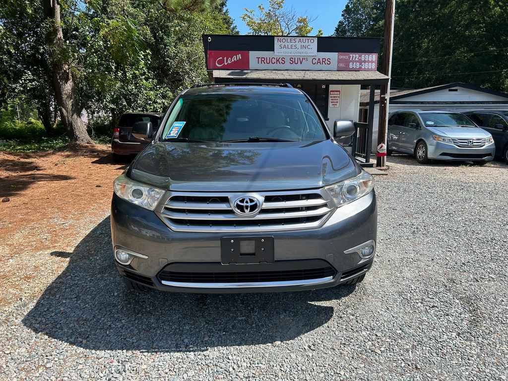 Used 2012 Toyota Highlander Limited w/ Tow Pkg AWD/4WD image 2