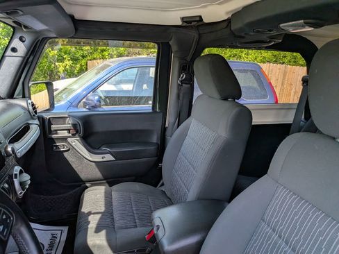 Used 2011 Jeep Wrangler Sahara image 17