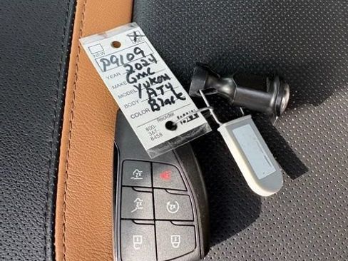 Used 2024 GMC Yukon AT4 w/ LPO, Floor Liner Package AWD/4WD image 6