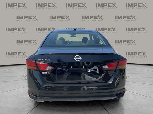 Used 2025 Nissan Altima 2.5 SV FWD image 4