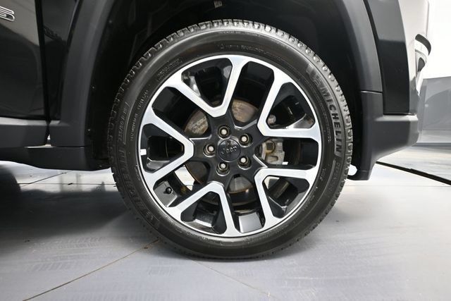 Used 2017 Jeep Compass Limited w/ Navigation Group AWD/4WD image 11