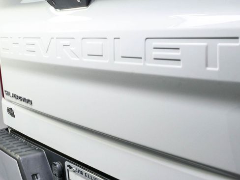 Certified 2021 Chevrolet Silverado 1500 LT w/ Z71 Off-Road Package AWD/4WD image 33