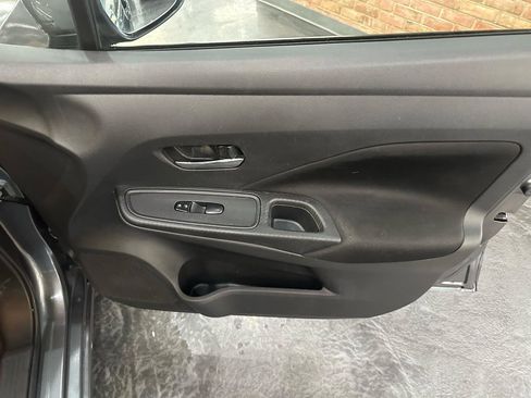 Used 2021 Nissan Versa SV FWD image 11