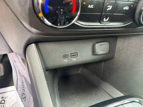 Used 2024 Buick Encore GX Preferred FWD image 32