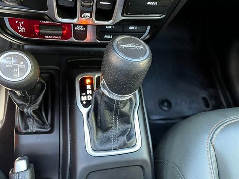 Used 2024 Jeep Gladiator Mojave AWD/4WD image 36