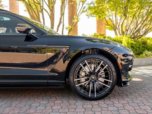 Used 2025 Aston Martin DBX 707 image 3