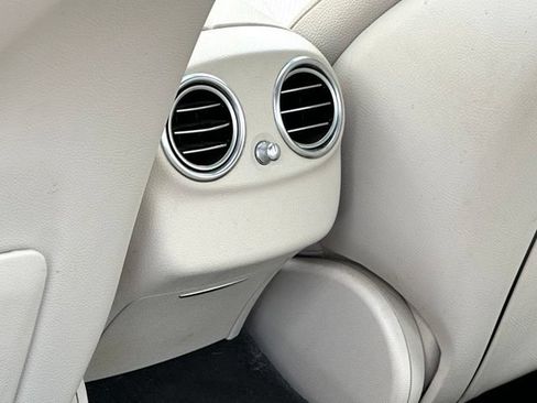 Certified 2019 Mercedes-Benz E 300 4MATIC image 32