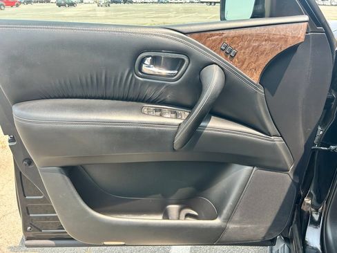 Used 2017 INFINITI QX80 4WD w/ Driver Assistance Package image 21