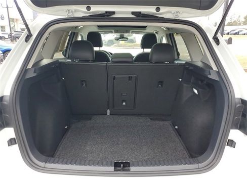 Certified 2025 Volkswagen Taos SE w/ Panoramic Sunroof Package image 8