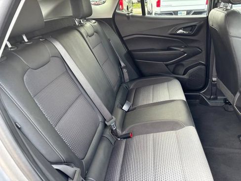 Used 2025 Chevrolet Trax LT w/ LT Convenience Package FWD image 29