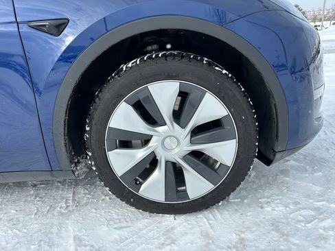 Used 2023 Tesla Model Y Long Range image 31