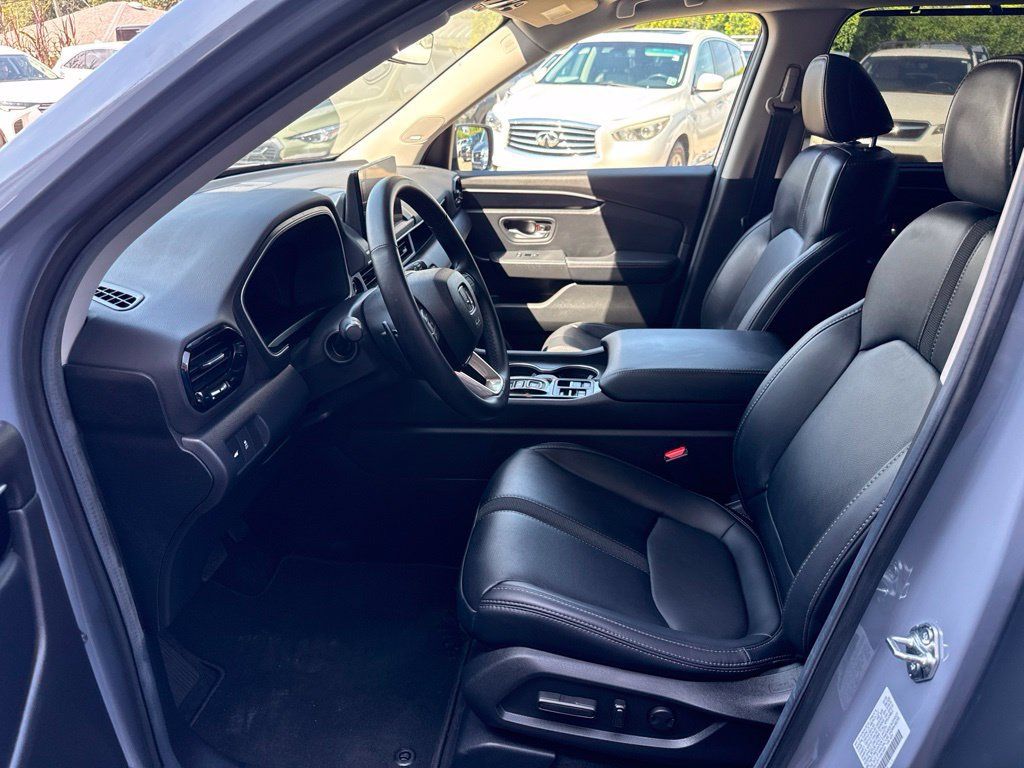 Used 2025 Honda Pilot Touring image 9