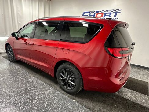 New 2025 Chrysler Pacifica Select w/ Fav Edition Package image 4