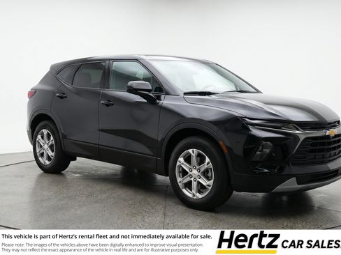 Used 2025 Chevrolet Blazer LT FWD image 1