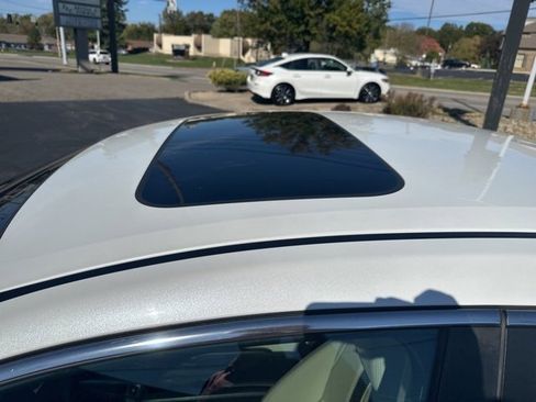 Used 2019 Honda Civic Touring image 8