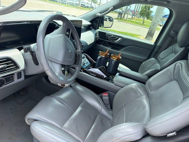 Used 2020 Lincoln Navigator L Reserve RWD image 4