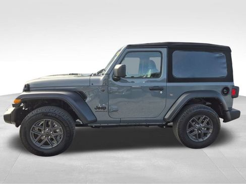 Used 2024 Jeep Wrangler Sport S image 3