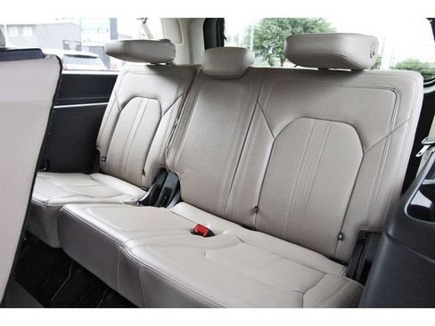 Used 2022 Ford Expedition Max Limited RWD image 11