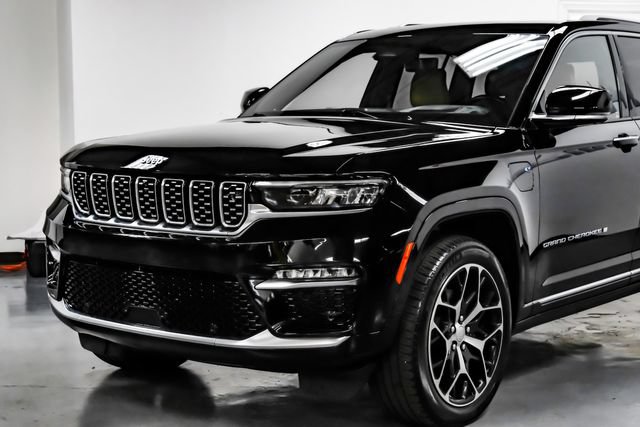 Used 2022 Jeep Grand Cherokee Summit AWD/4WD image 10