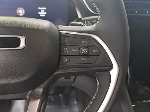 Certified 2024 Jeep Grand Cherokee Limited image 19