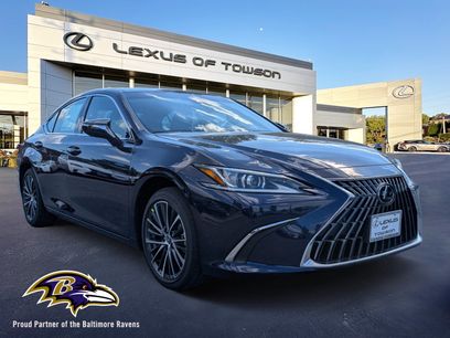 New 2025 Lexus ES 300h w/ Premium Package
