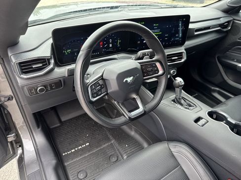 Used 2025 Ford Mustang GT Premium RWD image 13