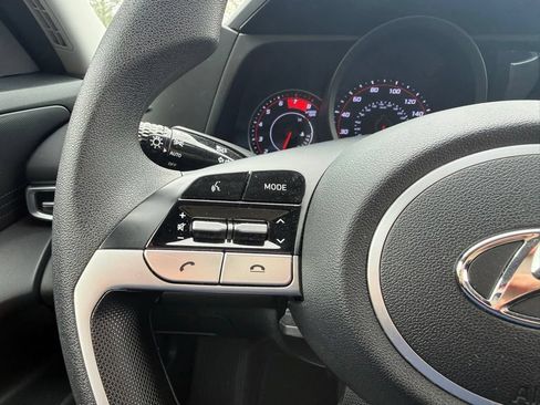 Used 2023 Hyundai Elantra SE w/ Preferred Accessory Package FWD image 17