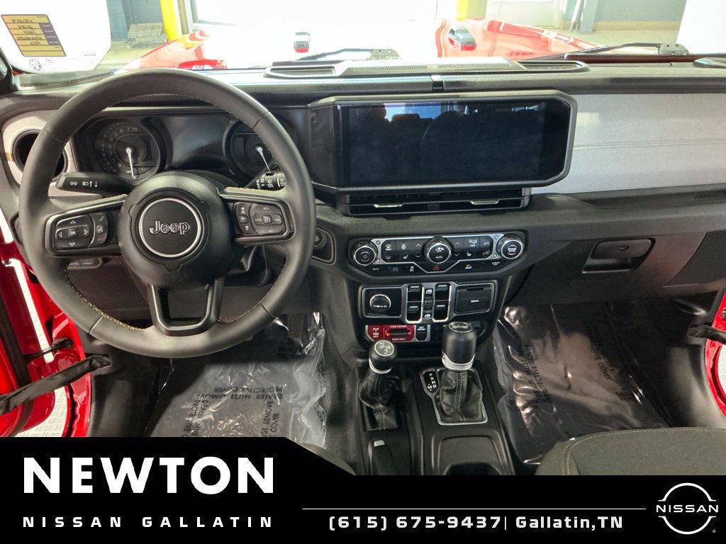 Used 2024 Jeep Wrangler Unlimited AWD/4WD image 11