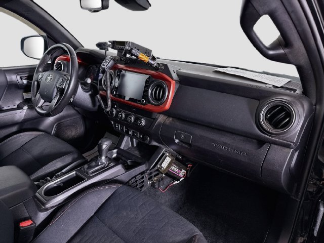 Used 2020 Toyota Tacoma TRD Off-Road AWD/4WD image 26