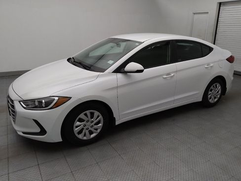 Used 2018 Hyundai Elantra SE FWD image 2