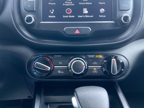 Certified 2025 Kia Soul LX w/ LX Technology Package FWD image 19