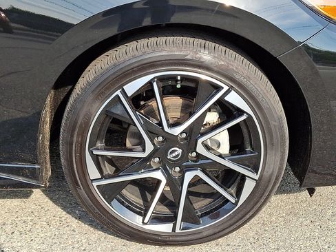 Certified 2025 Nissan Sentra SR w/ SR Premium Package FWD image 9