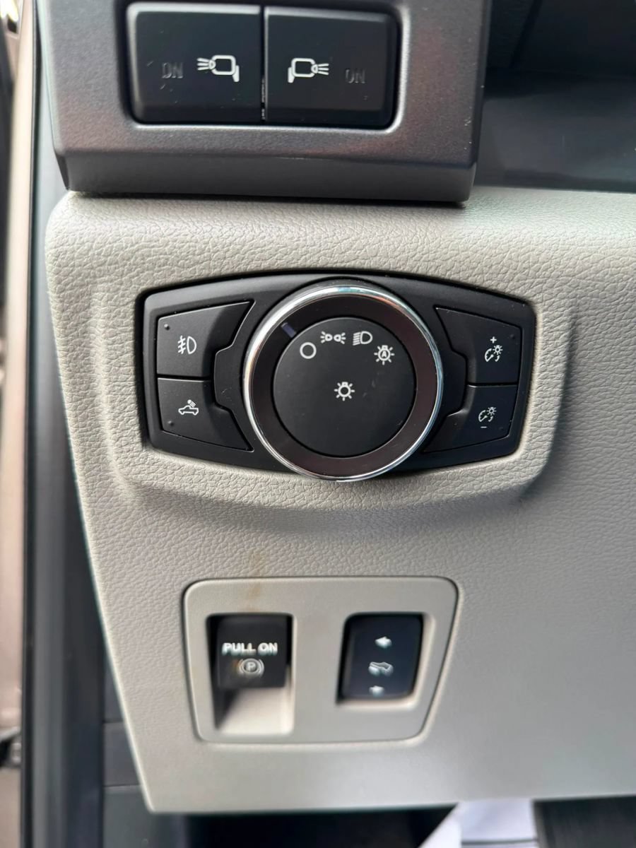 Used 2018 Ford F150 XLT w/ Equipment Group 302A Luxury AWD/4WD image 23