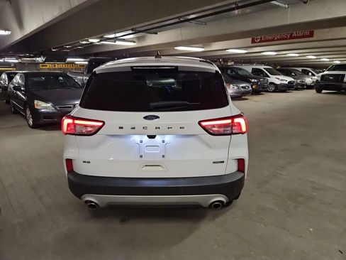 Used 2020 Ford Escape SE image 8