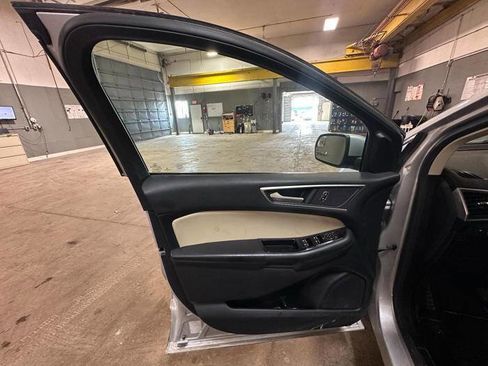 Used 2018 Ford Edge SEL w/ Equipment Group 201A AWD/4WD image 48