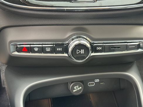 New 2026 Volvo XC40 B5 Core w/ Climate Package image 22