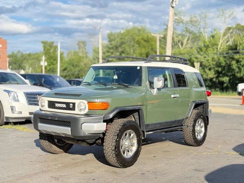 Used 2011 Toyota FJ Cruiser 4WD w/ Convenience Pkg image 3