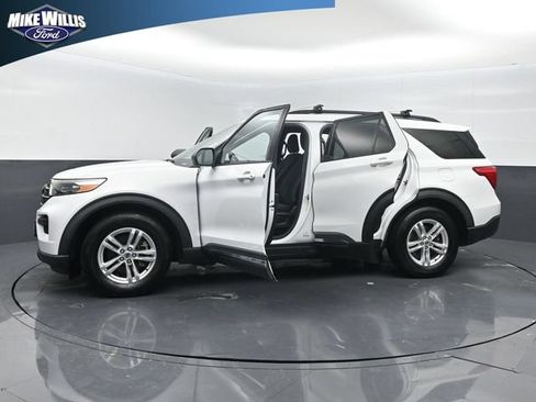 Certified 2020 Ford Explorer XLT RWD image 28