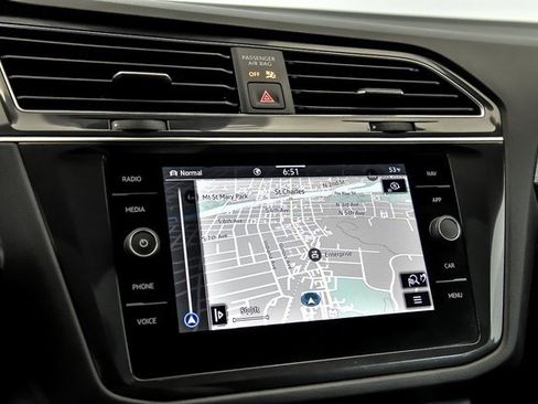 Certified 2023 Volkswagen Tiguan SEL R-Line image 17