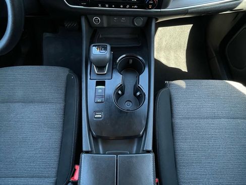 Used 2023 Nissan Rogue SV image 17