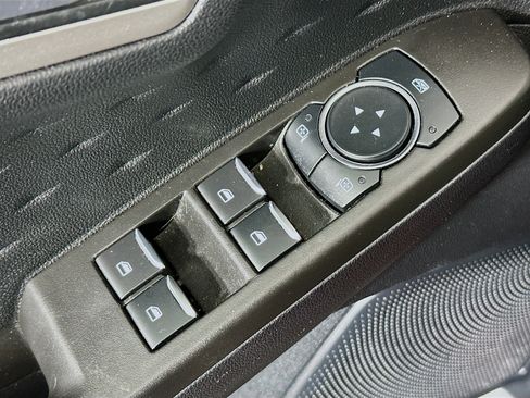 Used 2020 Ford Escape SE image 15