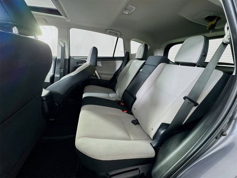 Used 2018 Toyota RAV4 XLE image 18