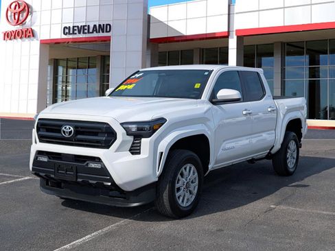 Used 2024 Toyota Tacoma SR5 RWD image 4