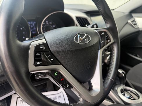 Used 2017 Hyundai Veloster FWD image 12