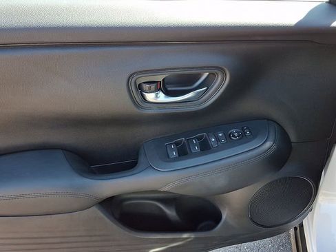 Used 2023 Honda HR-V LX image 12