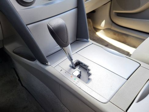 Used 2010 Toyota Camry LE FWD image 22